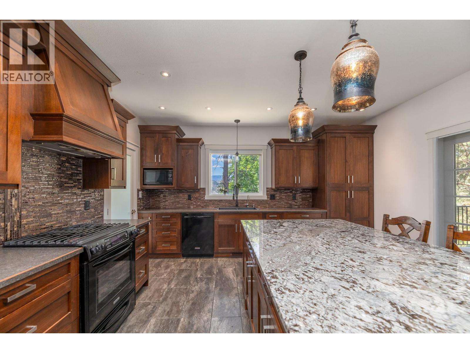 567 Pineview Road - 13