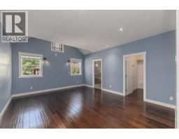 4pc Ensuite bath - 567 Pineview Road, Penticton, BC V2A7S8 Photo 15