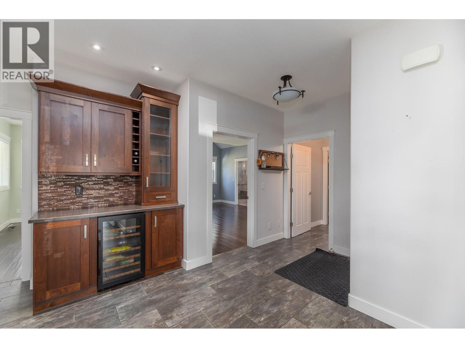 567 Pineview Road - 14