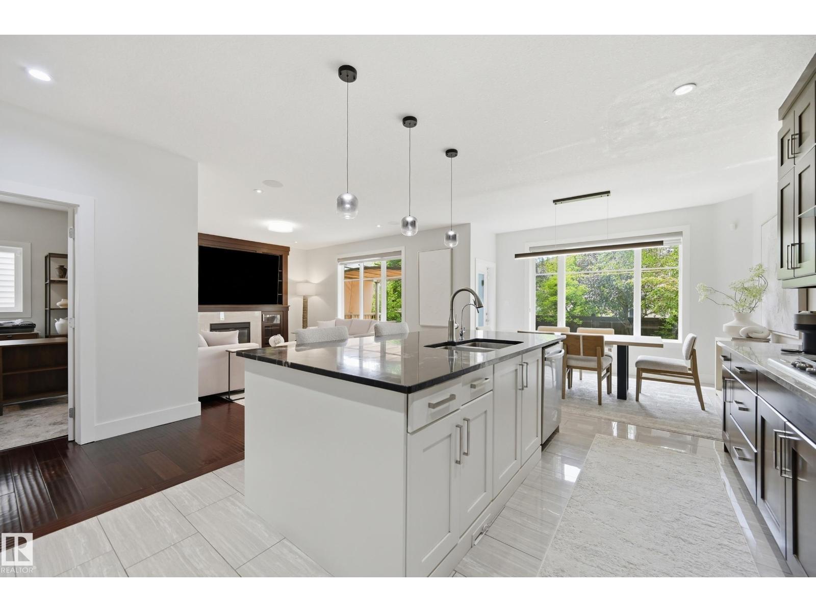 1024 ARMITAGE CR SW — photo 8