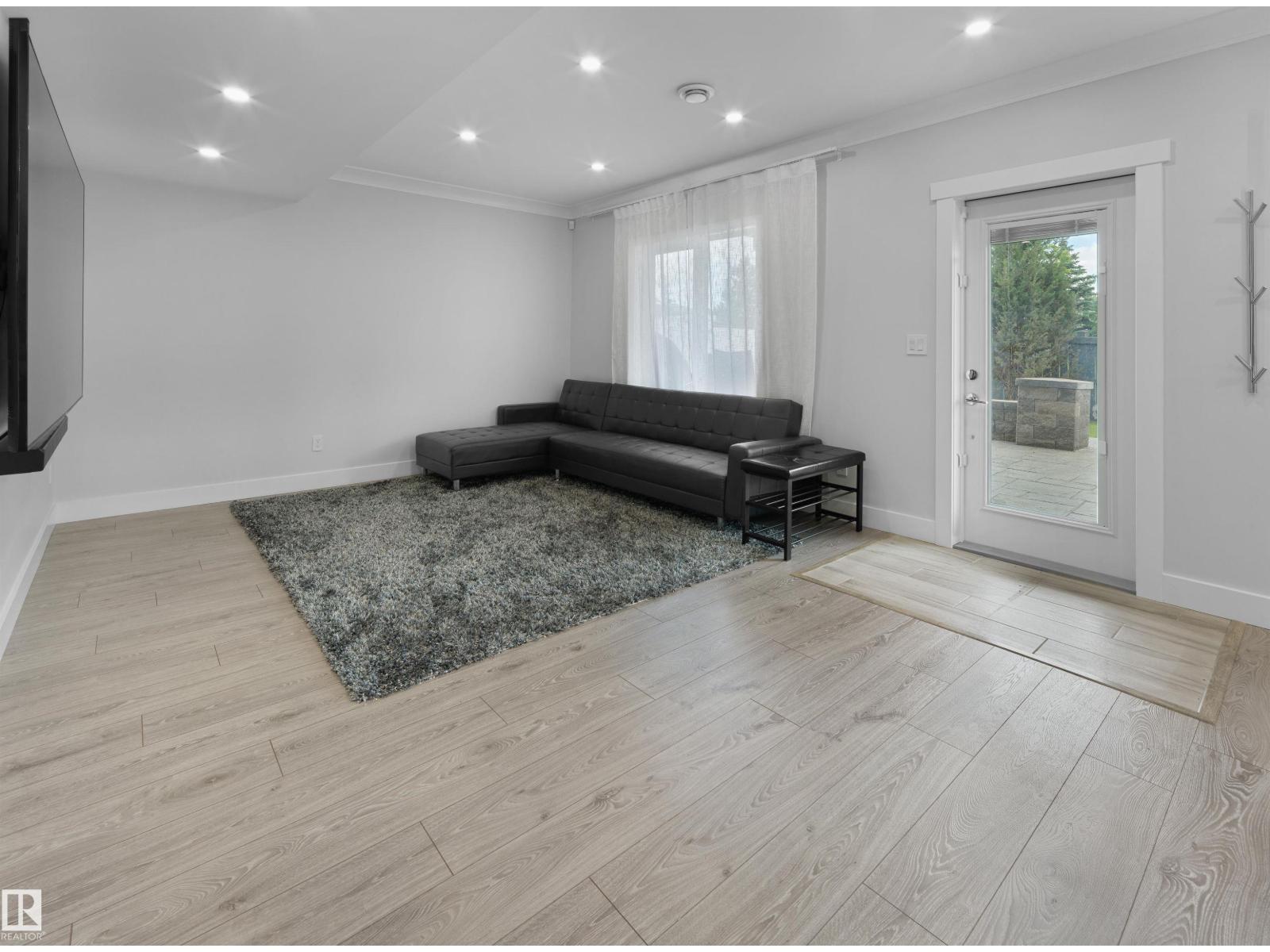 16011 46 ST NW - 31