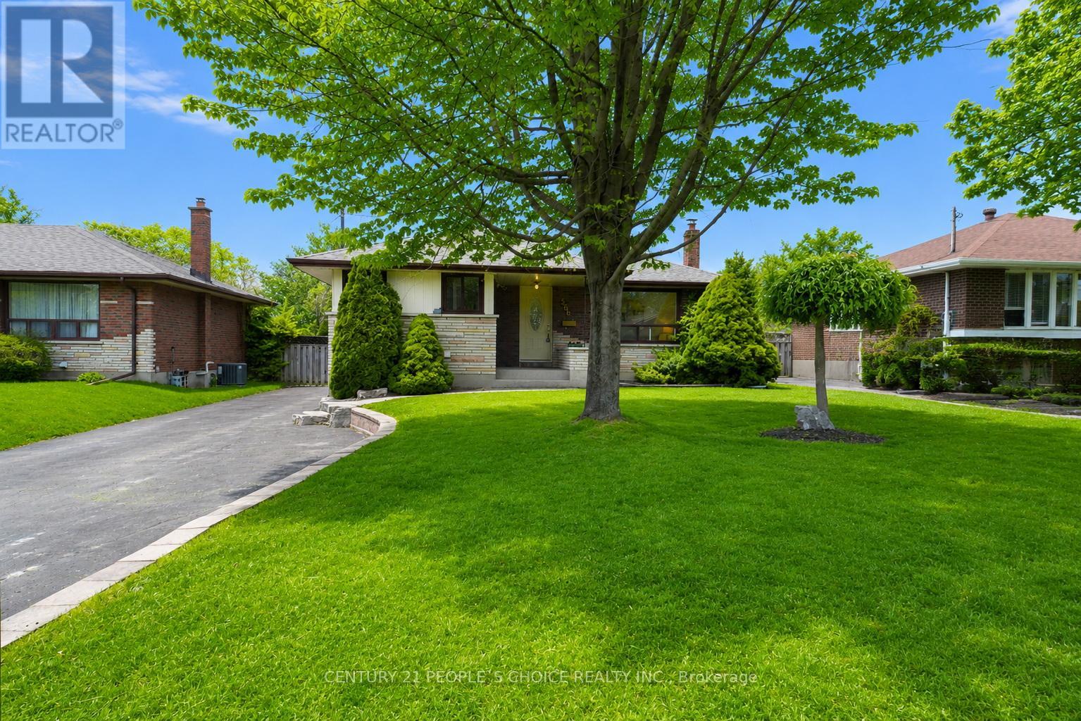 586 CENTRAL PK BOULEVARD N - 1