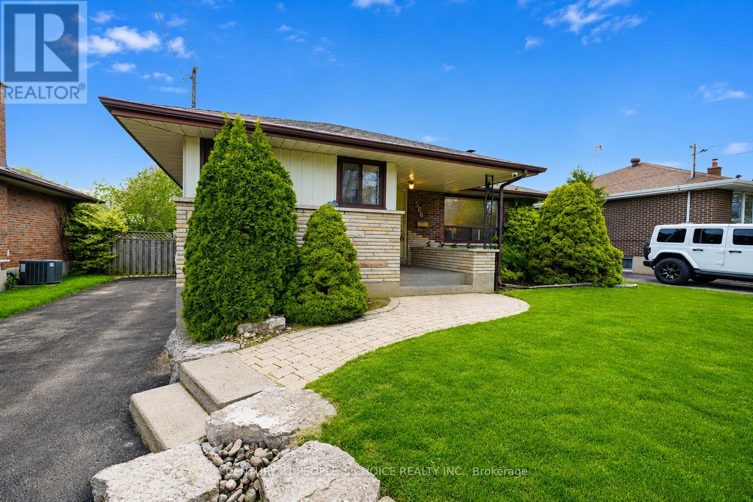 586 CENTRAL PK BOULEVARD N - 26