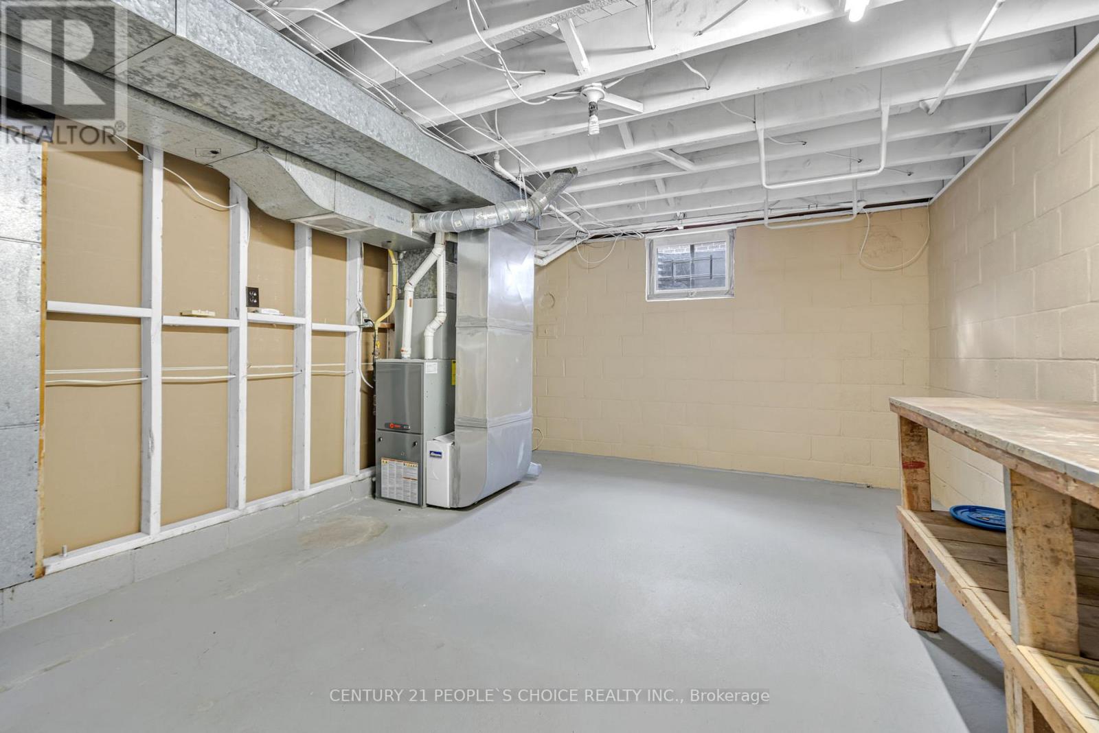 586 CENTRAL PK BOULEVARD N - 23