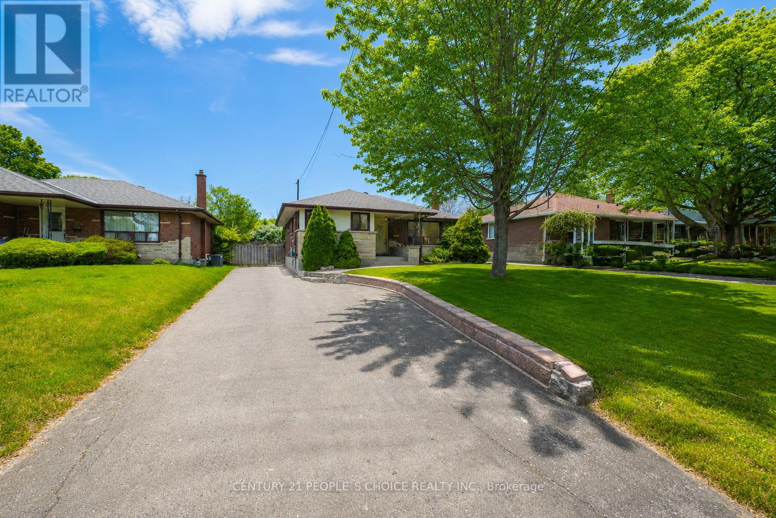 586 CENTRAL PK BOULEVARD N - 24