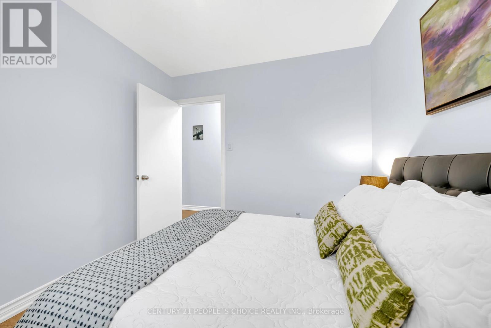 586 CENTRAL PK BOULEVARD N - 16