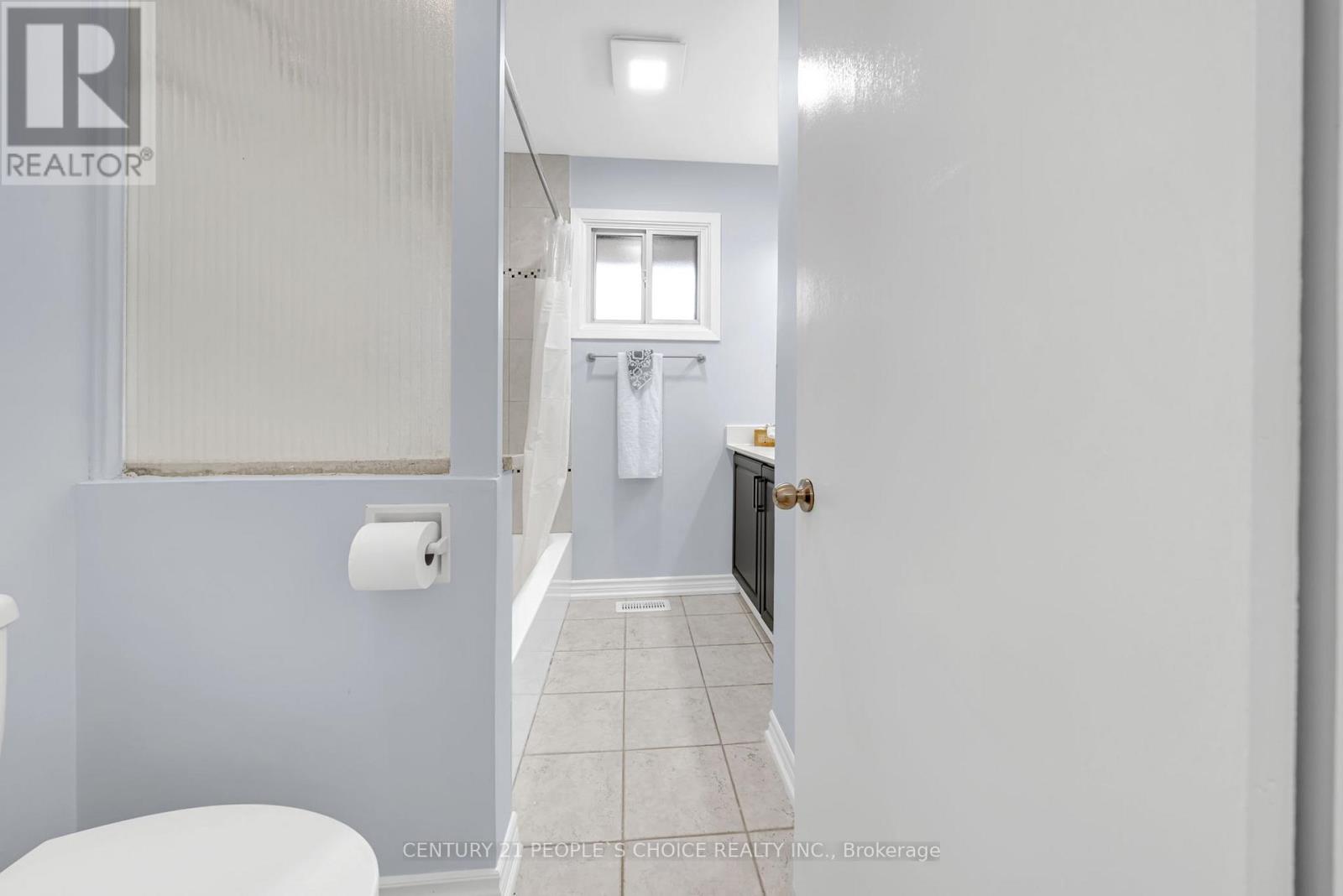 586 CENTRAL PK BOULEVARD N - 11