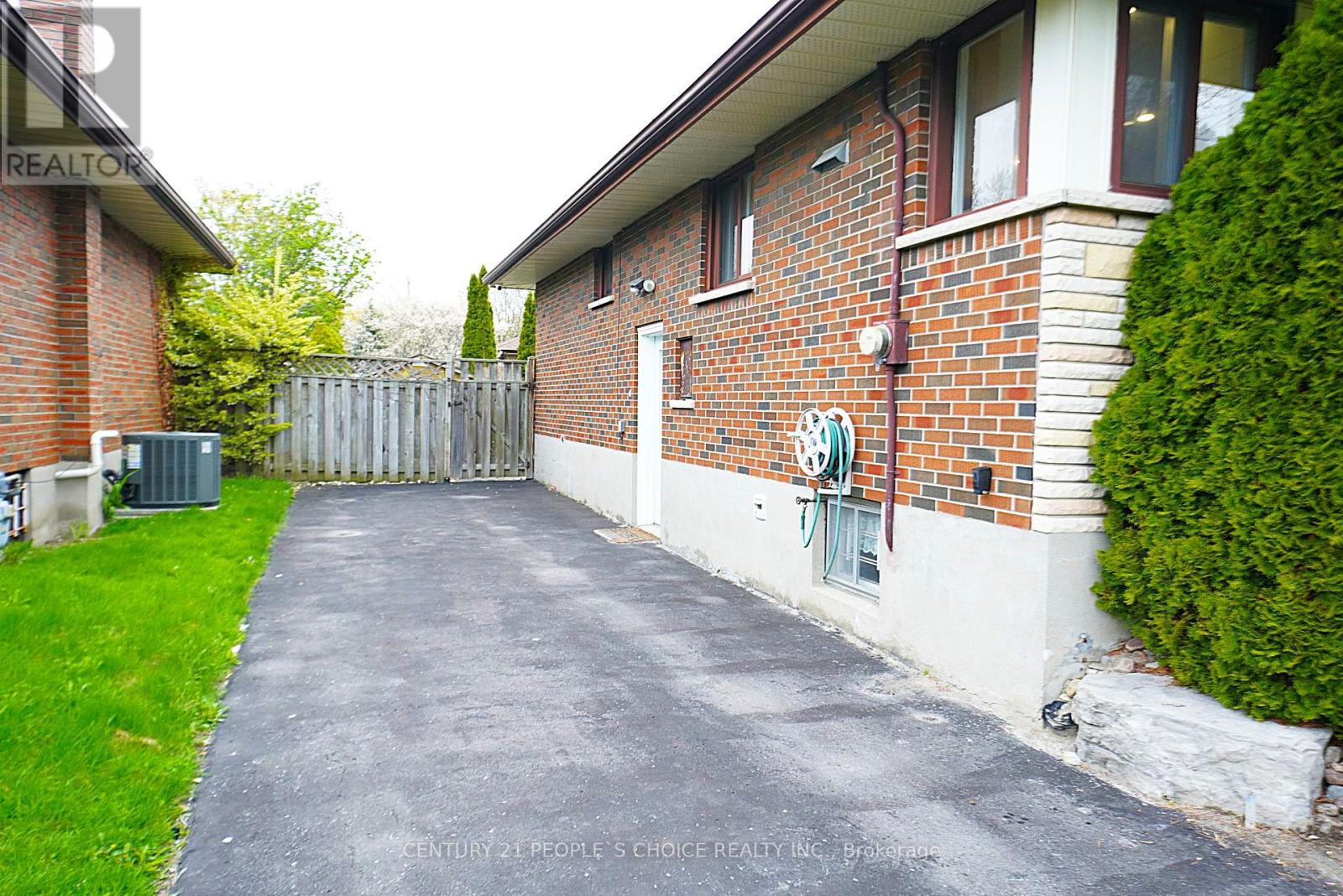 586 CENTRAL PK BOULEVARD N - 28