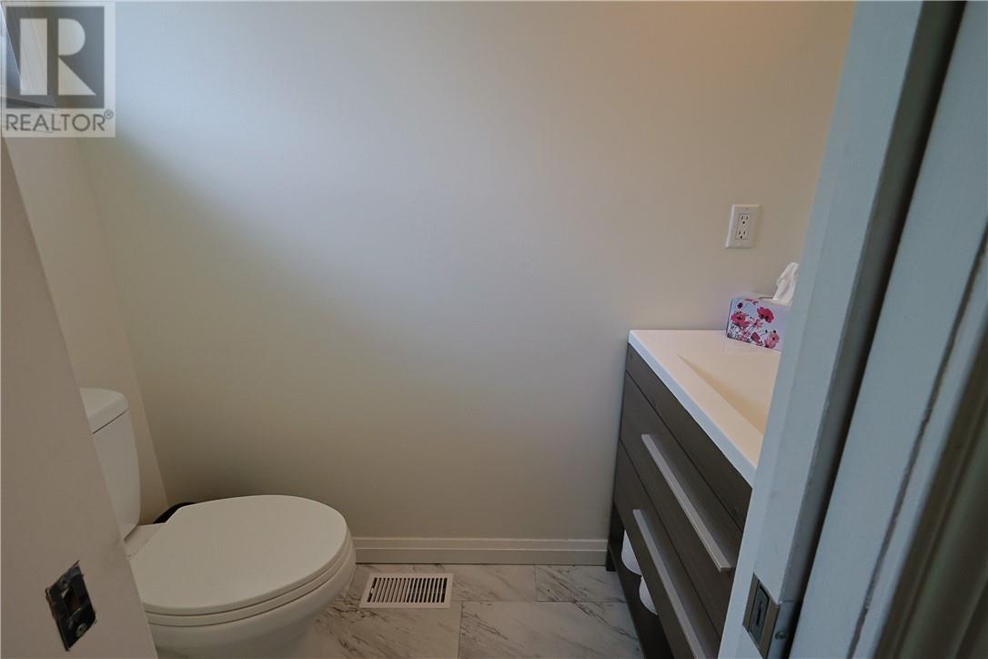4 Bed, 3 Bath House for Sale in Ottawa – 12 Downsview Crescent, Ottawa - Image 45