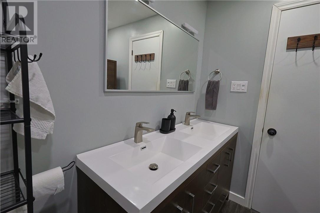 4 Bed, 3 Bath House for Sale in Ottawa – 12 Downsview Crescent, Ottawa - Image 75