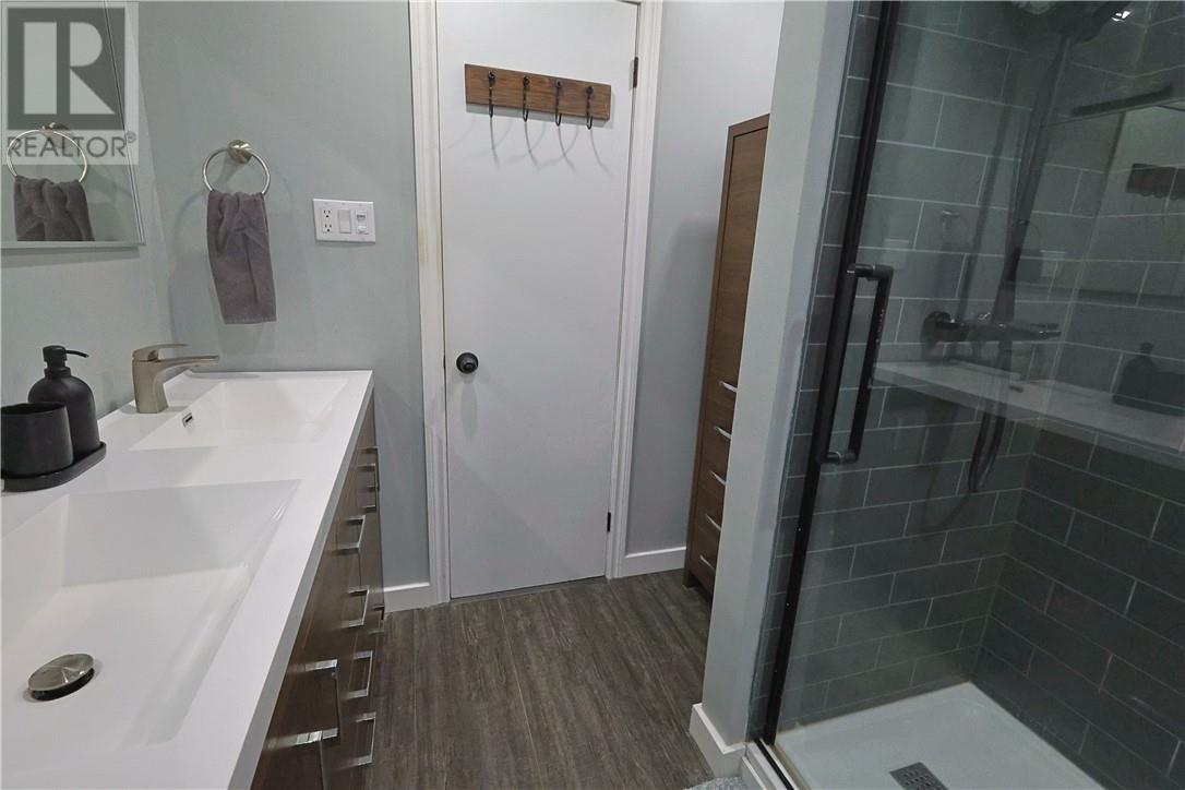 4 Bed, 3 Bath House for Sale in Ottawa – 12 Downsview Crescent, Ottawa - Image 73