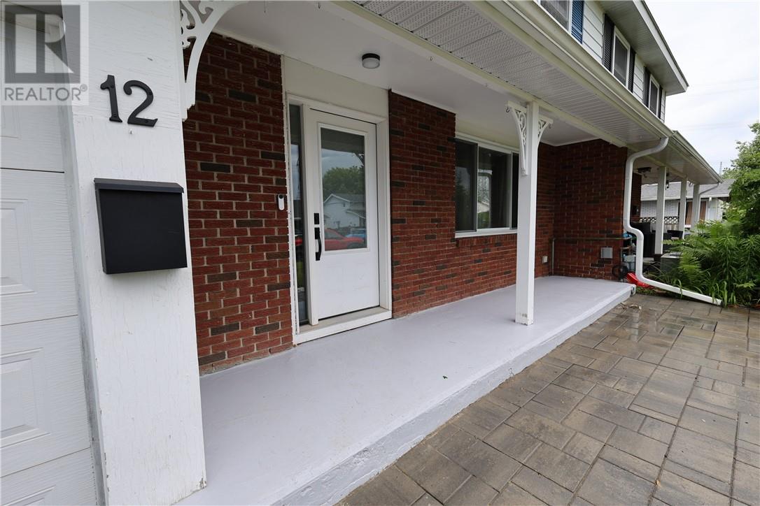 4 Bed, 3 Bath House for Sale in Ottawa – 12 Downsview Crescent, Ottawa - Image 7
