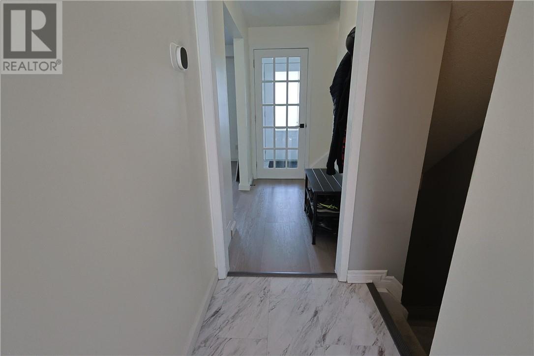 4 Bed, 3 Bath House for Sale in Ottawa – 12 Downsview Crescent, Ottawa - Image 11