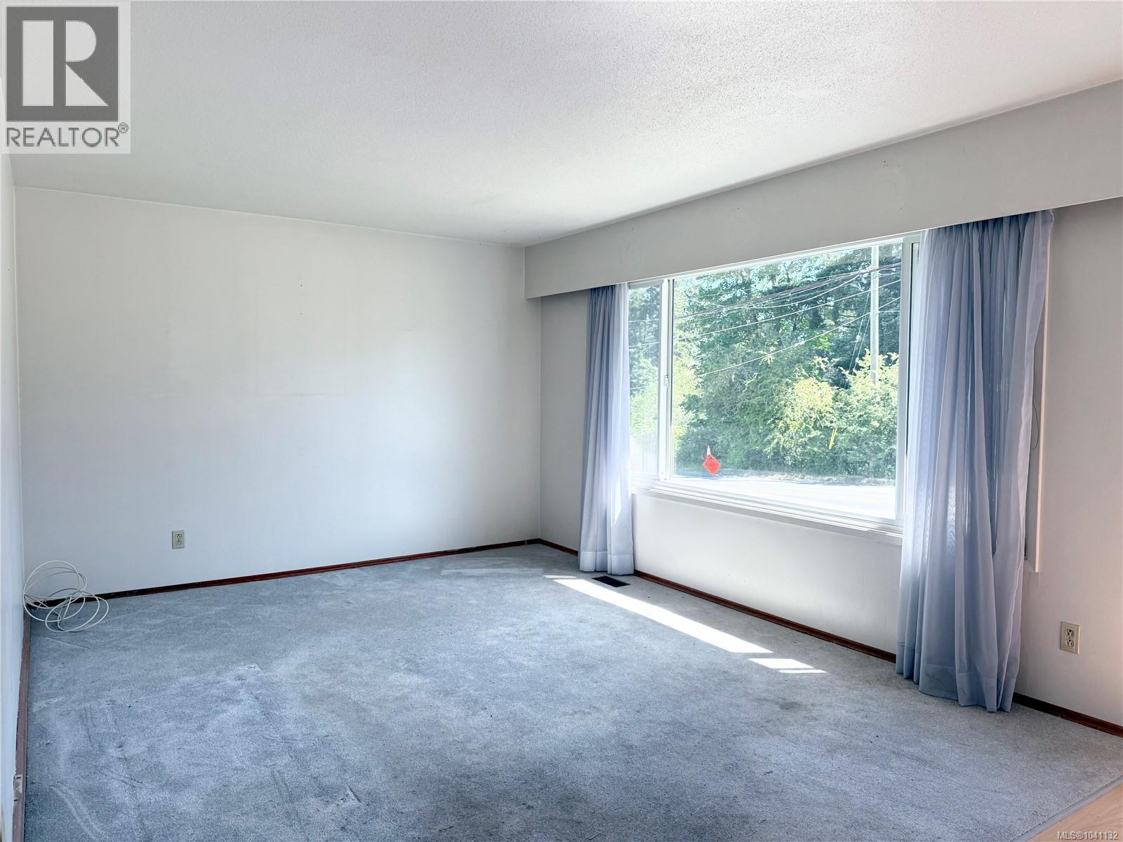693 Park Ave - 12