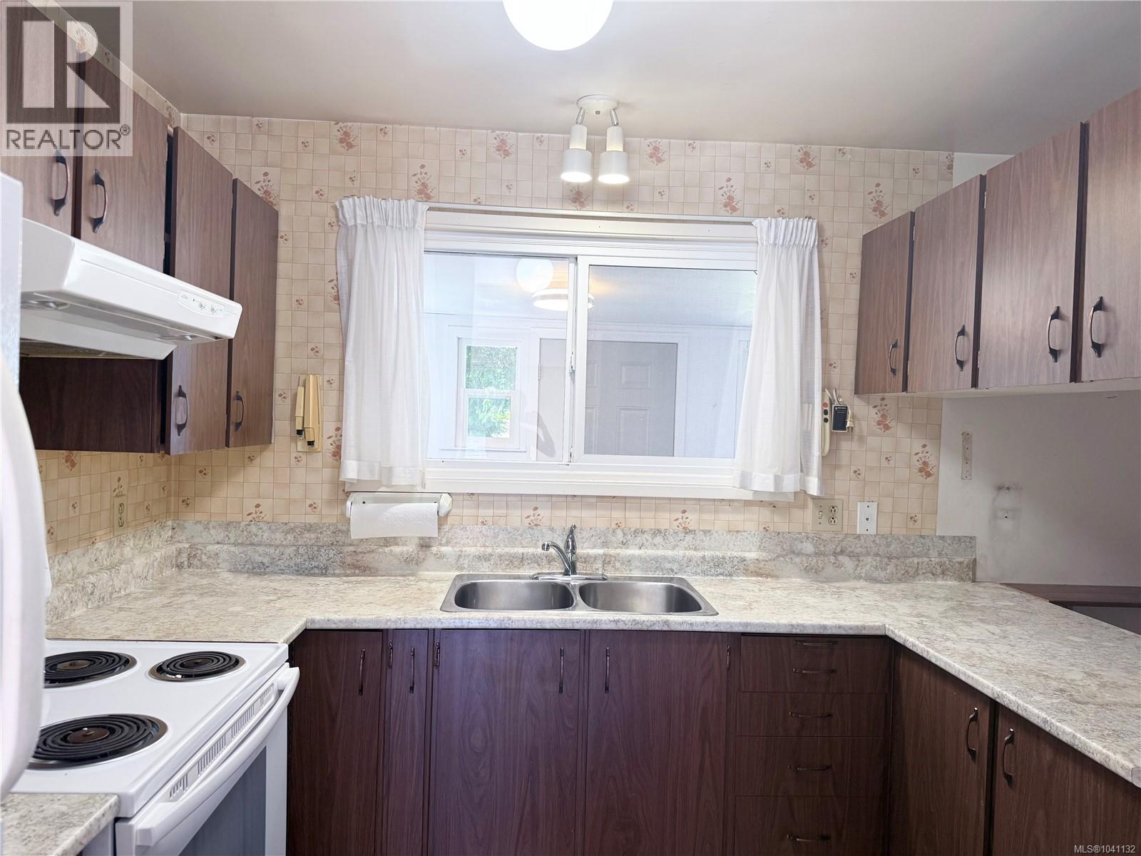 693 Park Ave - 17