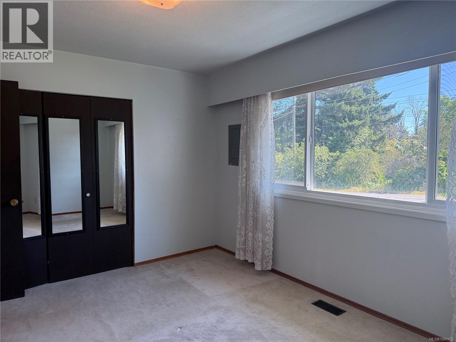 693 Park Ave - 19