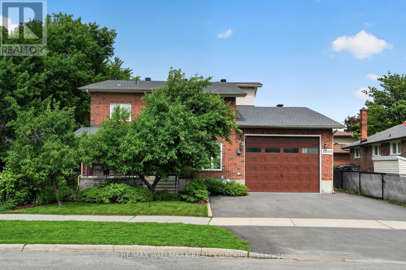 6 Bed, 6 Bath House for Sale in Ottawa – 3809 ALDERWOOD STREET, Ottawa – MLS# X13462498 - Image 2