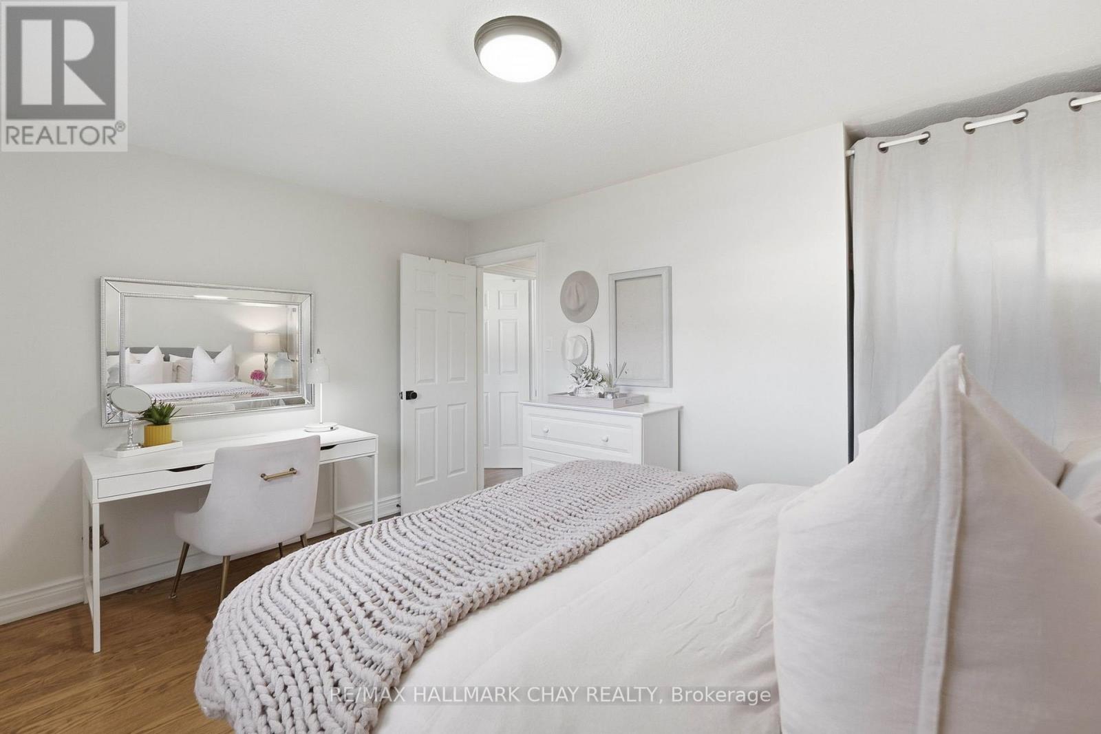 17 HUNTER COURT - 21