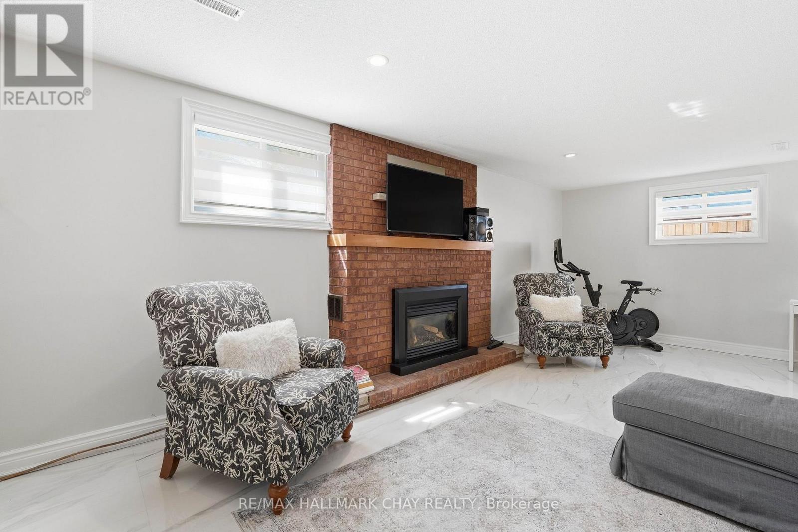 17 HUNTER COURT - 25