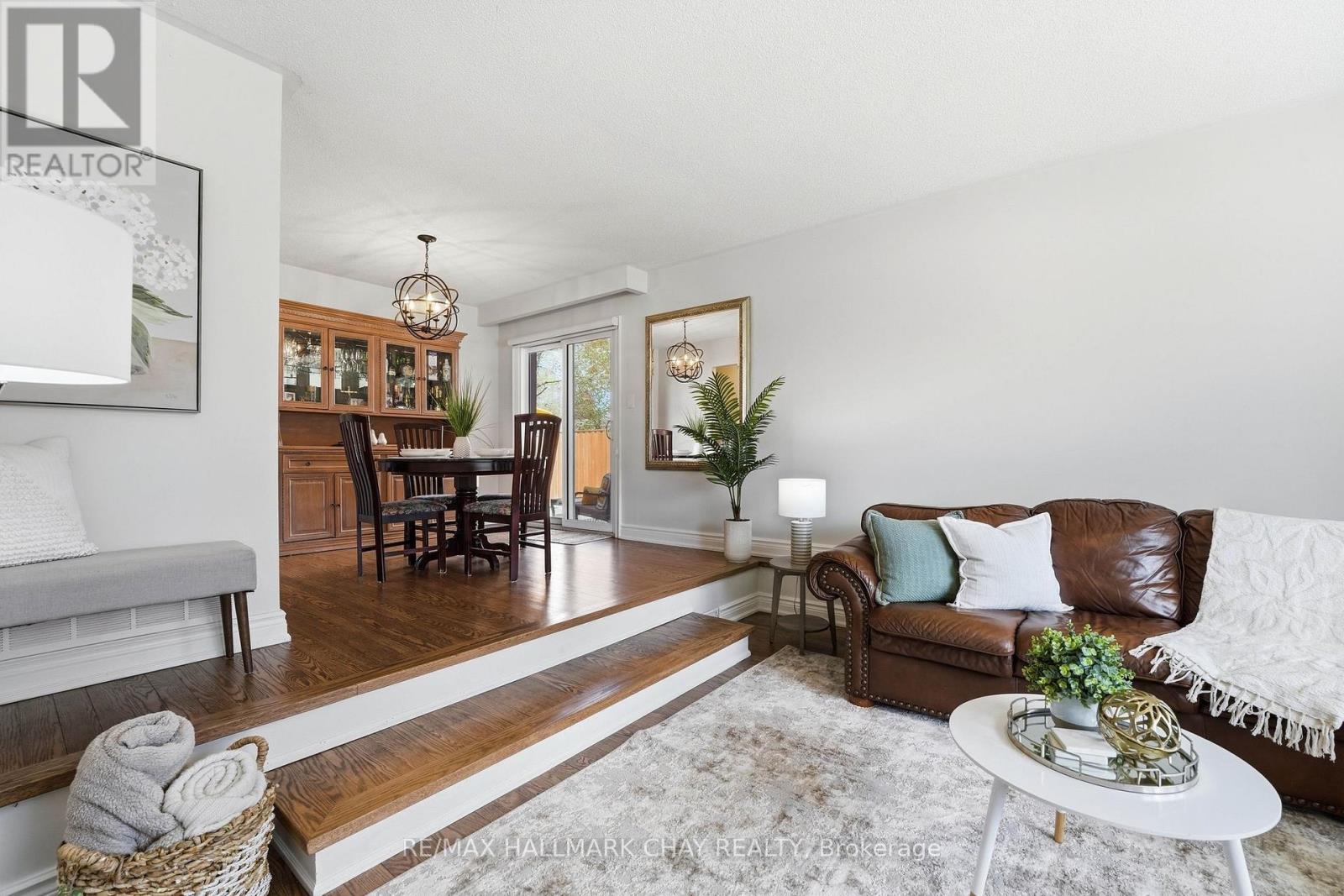 17 HUNTER COURT - 13
