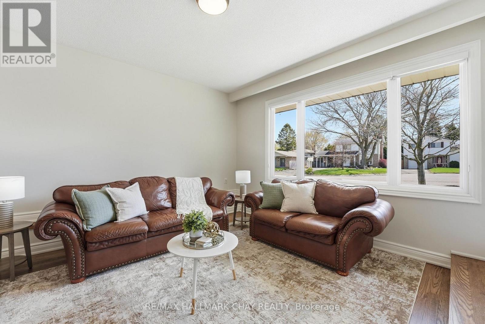 17 HUNTER COURT - 11