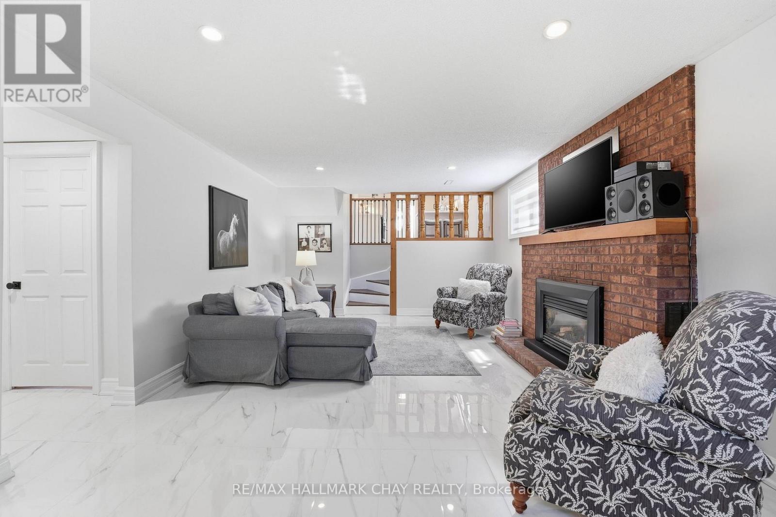 17 HUNTER COURT - 24