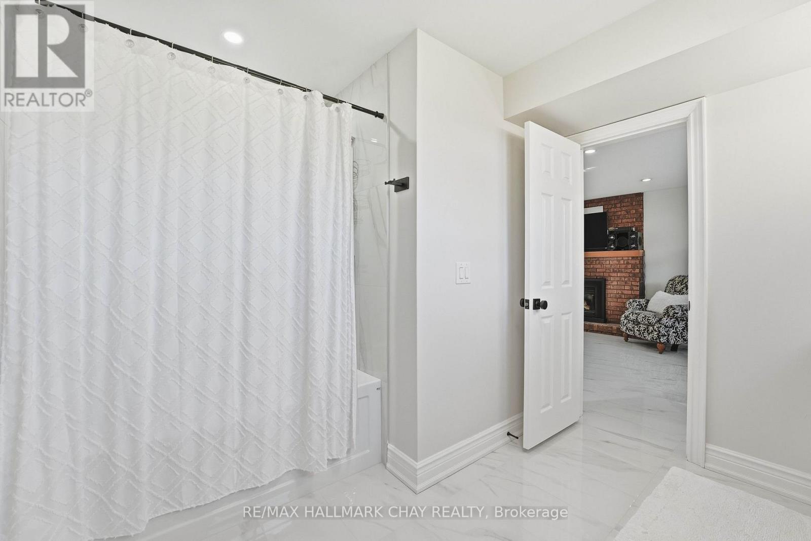 17 HUNTER COURT - 28