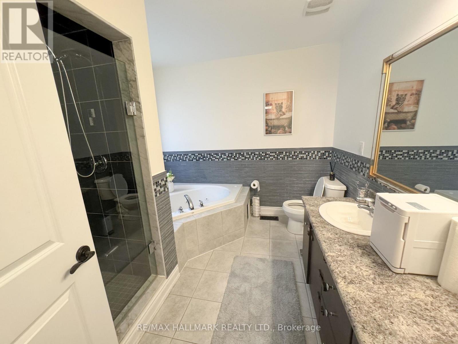 33 MCKENZIE WAY - 16