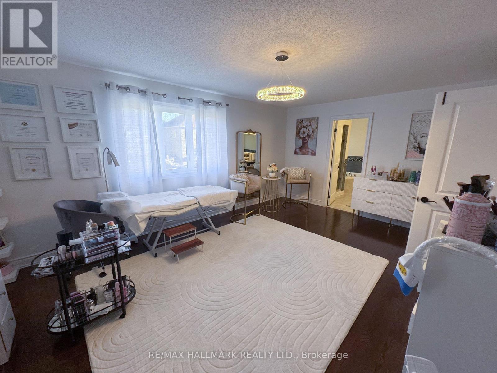33 MCKENZIE WAY - 14