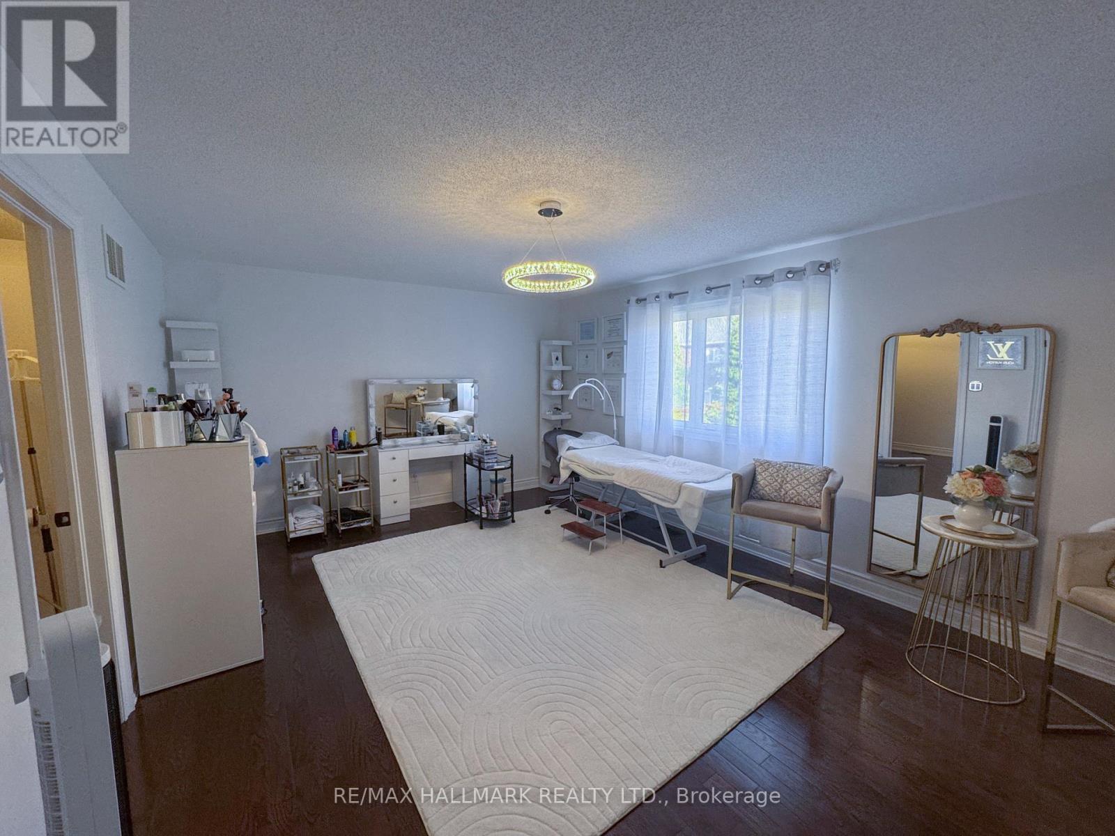 33 MCKENZIE WAY - 15