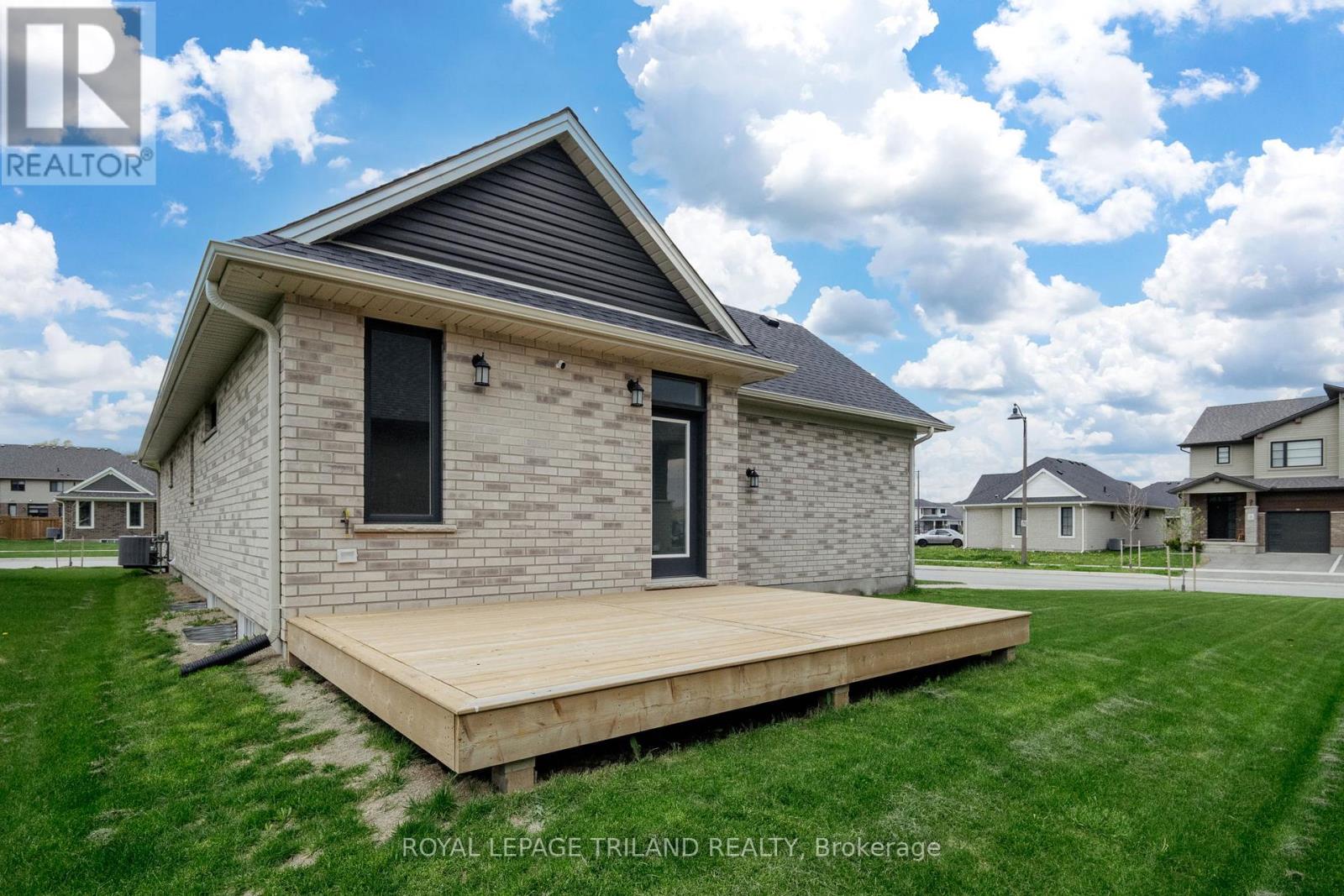 2 EVYLEAN COURT - 32