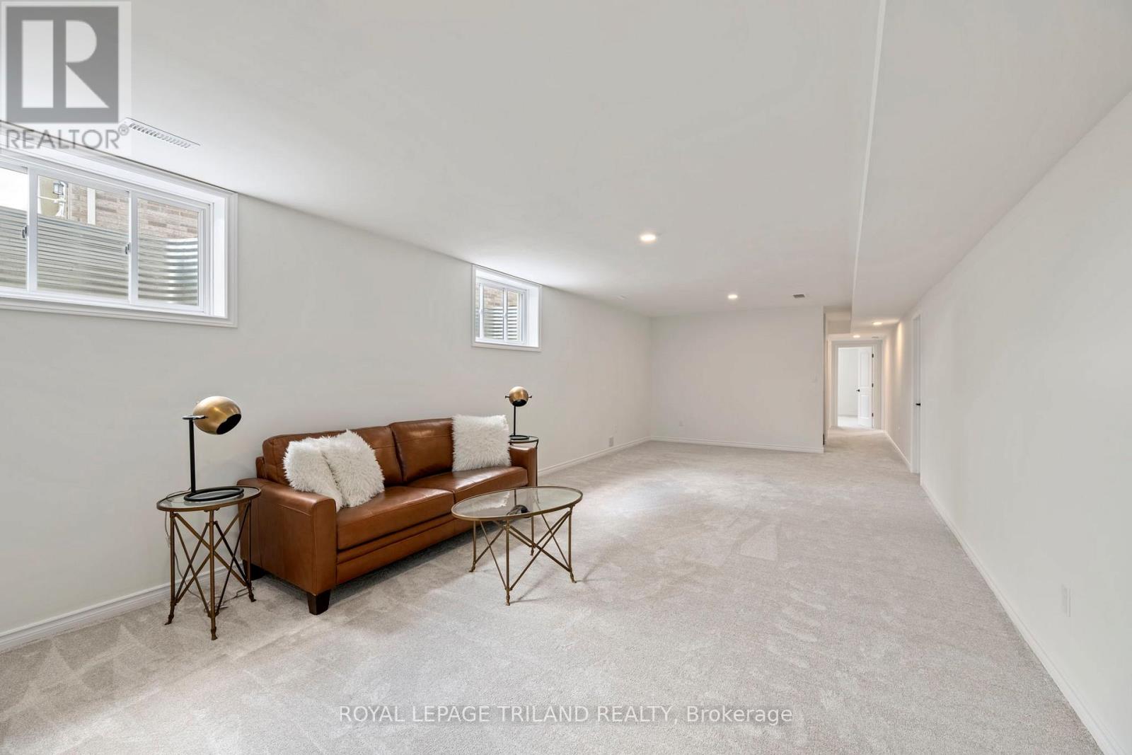 2 EVYLEAN COURT - 26