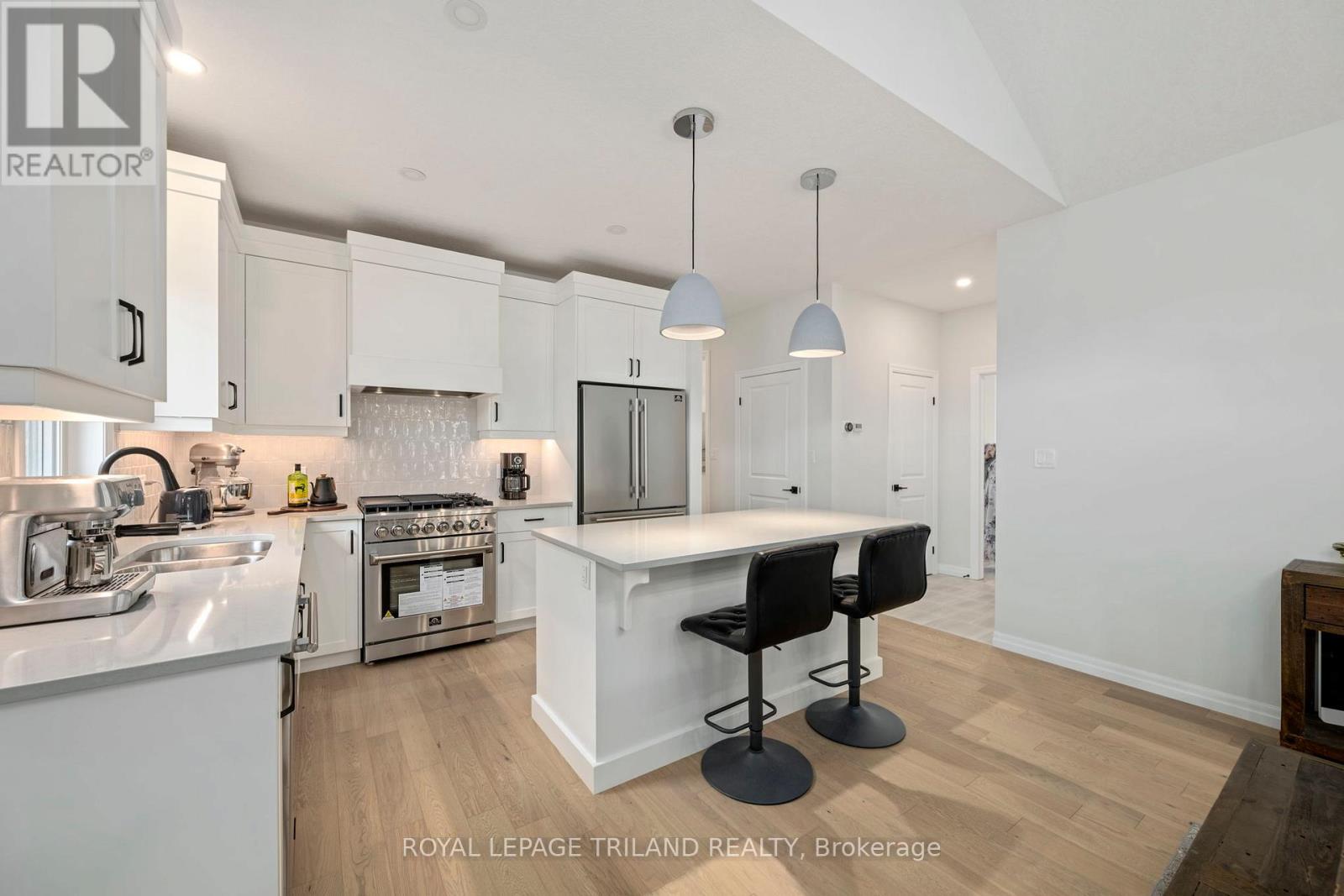 2 EVYLEAN COURT - 3