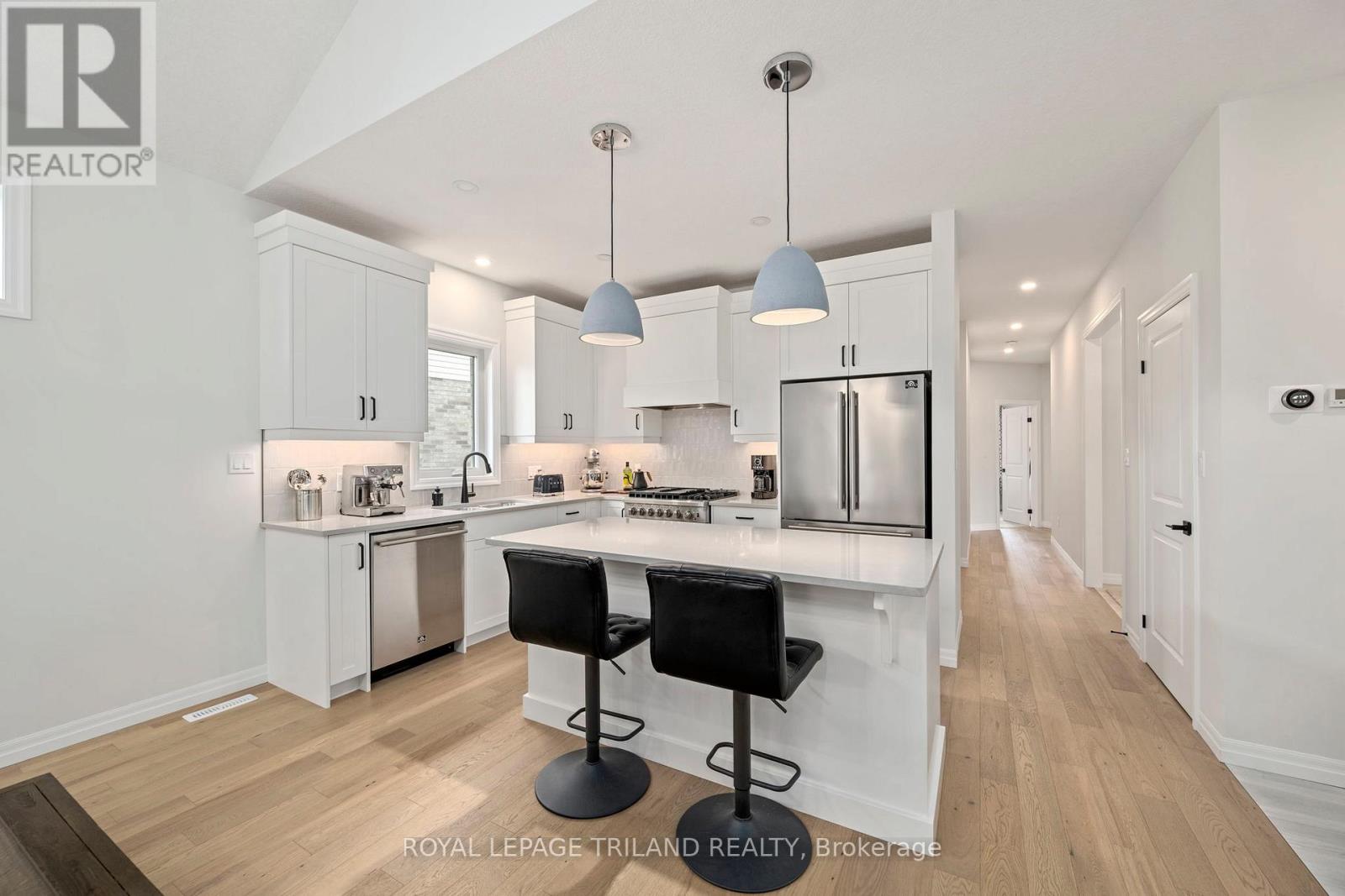 2 EVYLEAN COURT - 11
