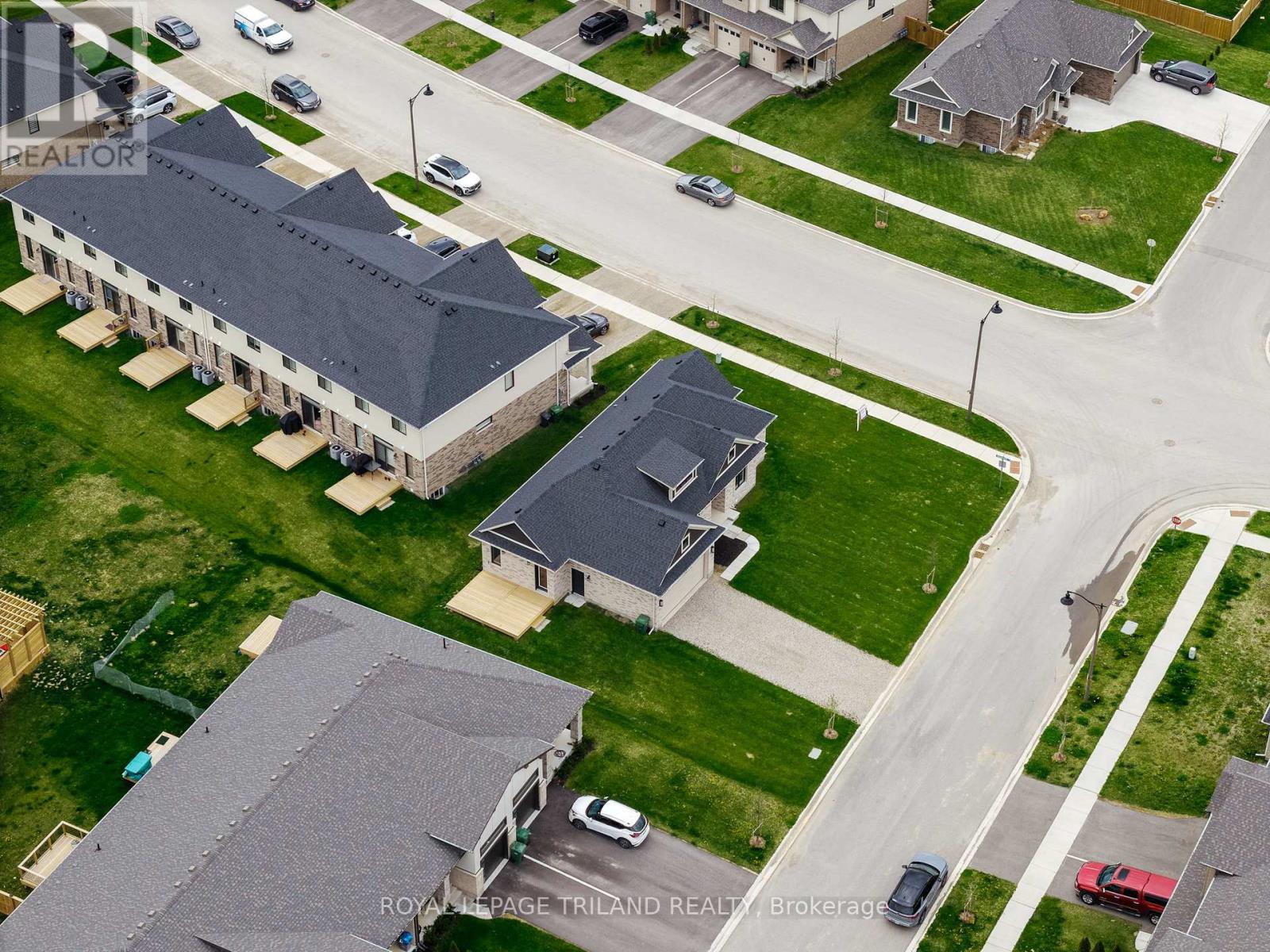 2 EVYLEAN COURT - 34