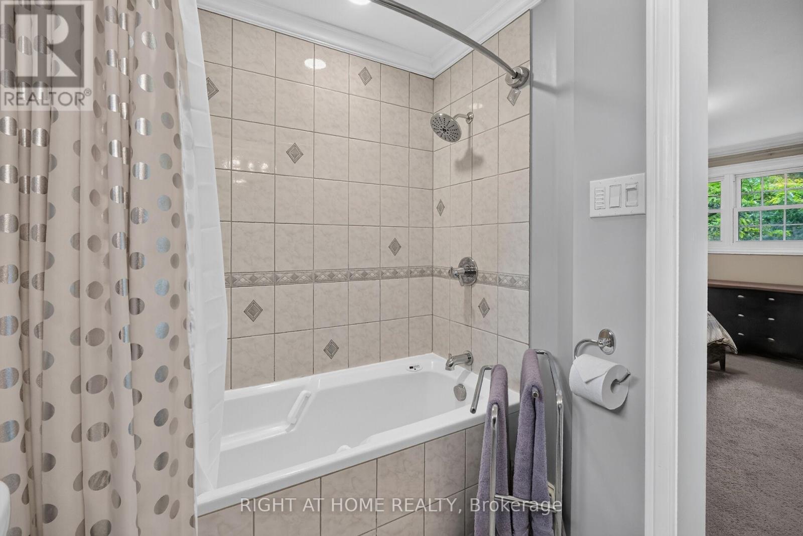 4 Bed, 3 Bath House for Sale in Ottawa – 949 KINGSMERE AVENUE, Ottawa – MLS# X13472810 - Image 62