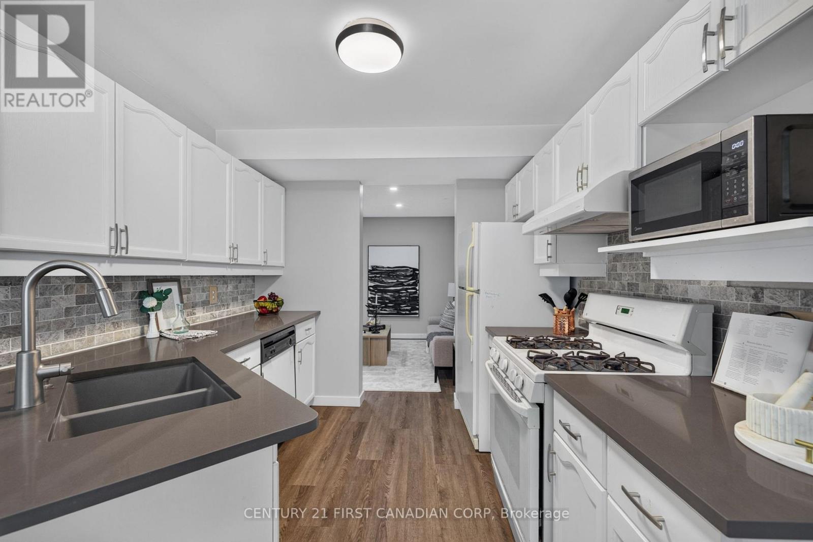 #55 70 CHAPMAN COURT - 12