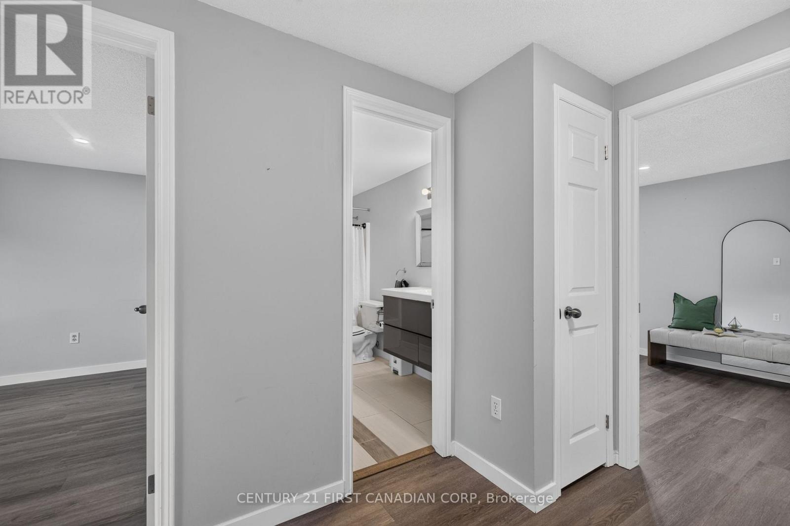 #55 70 CHAPMAN COURT - 23