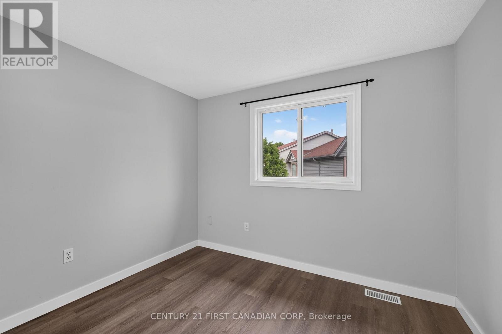 #55 70 CHAPMAN COURT - 27