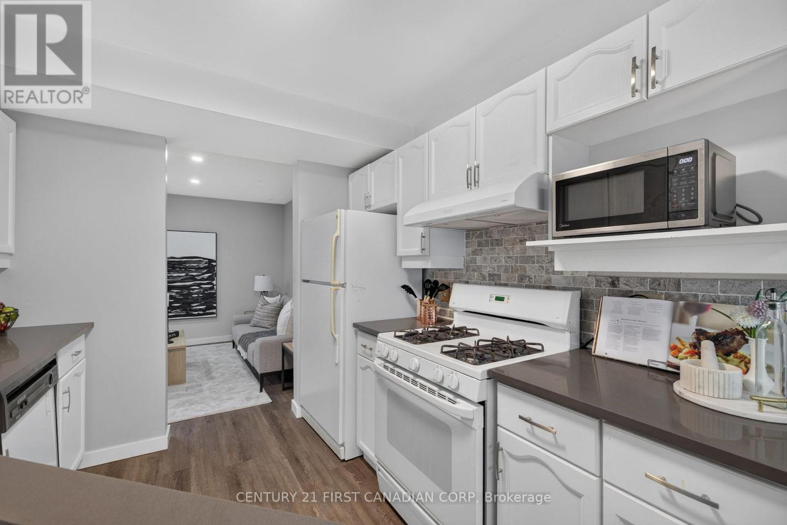 #55 70 CHAPMAN COURT - 13