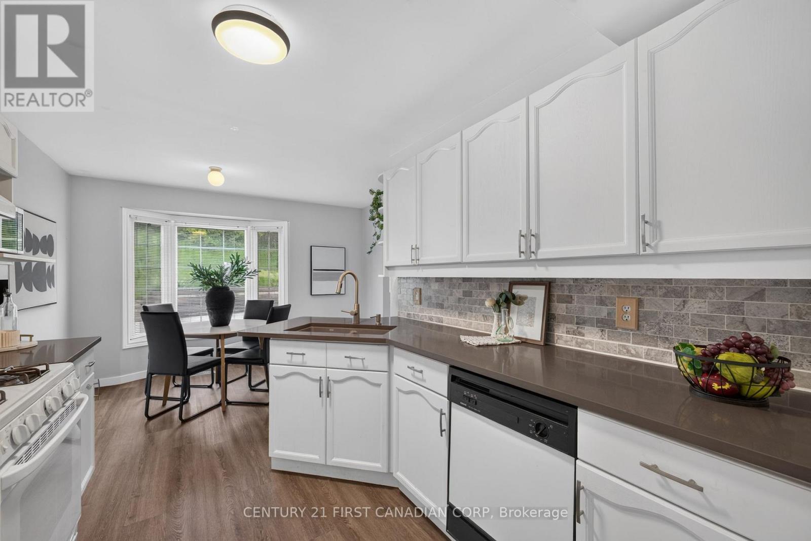 #55 70 CHAPMAN COURT - 14