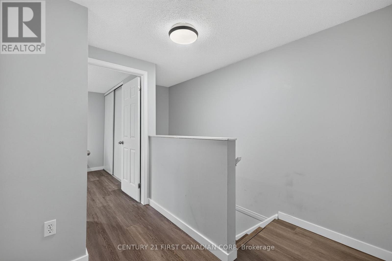 #55 70 CHAPMAN COURT - 21