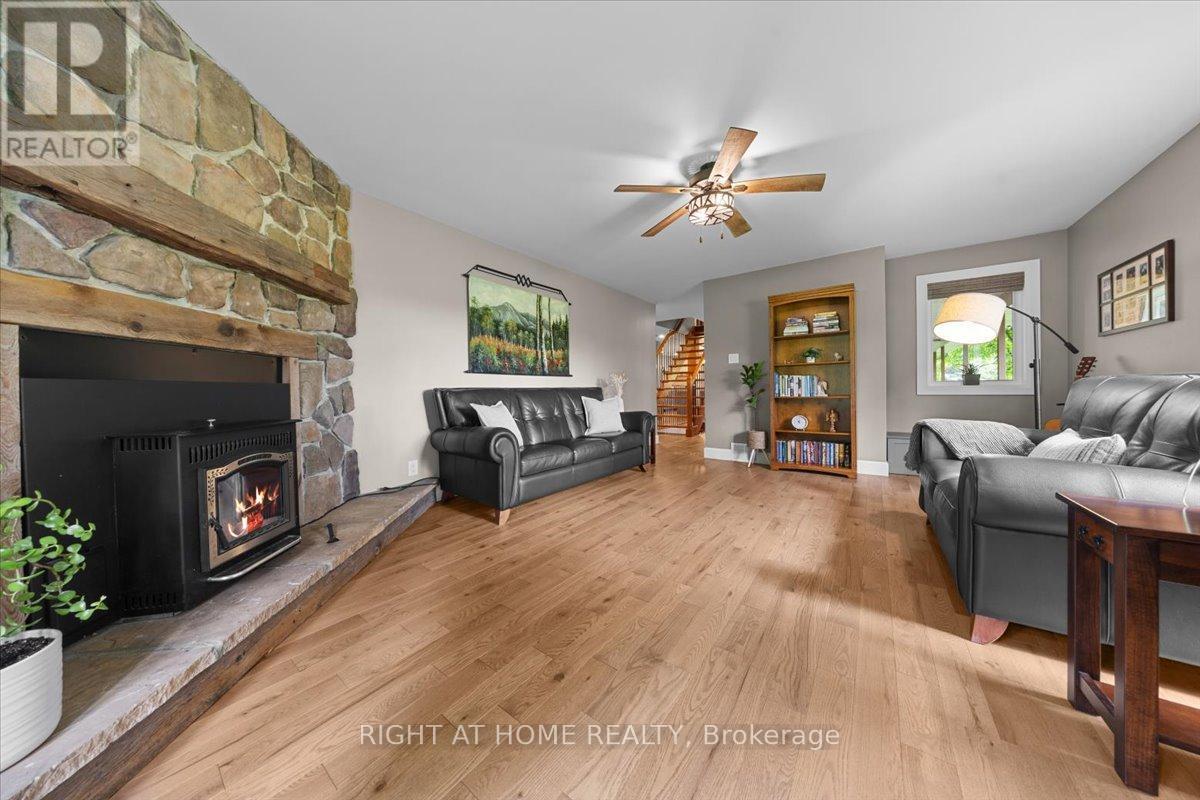 Four Bedroom for Rent in Ottawa – 321 STANLEY CRESCENT, Ottawa – By Peter Sagos - Image 7
