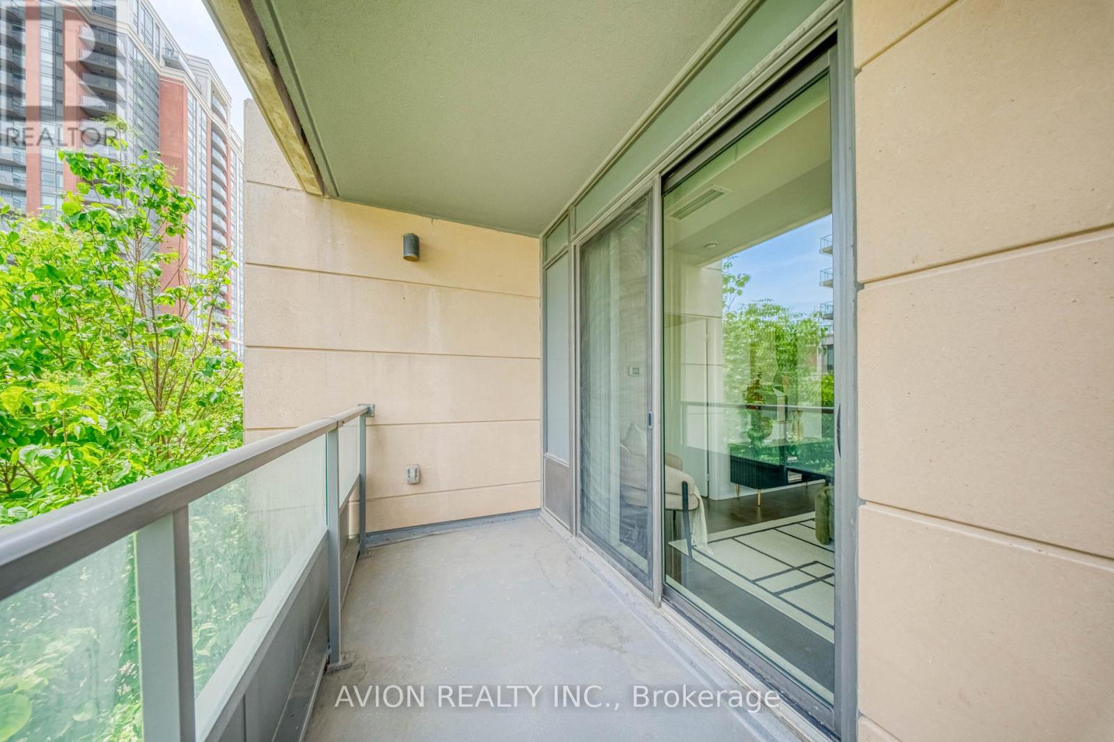 #217 28 UPTOWN DRIVE - 19