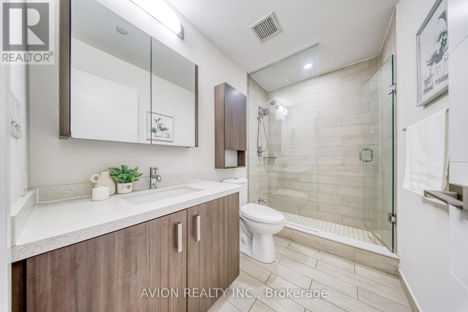 #217 28 UPTOWN DRIVE - 30
