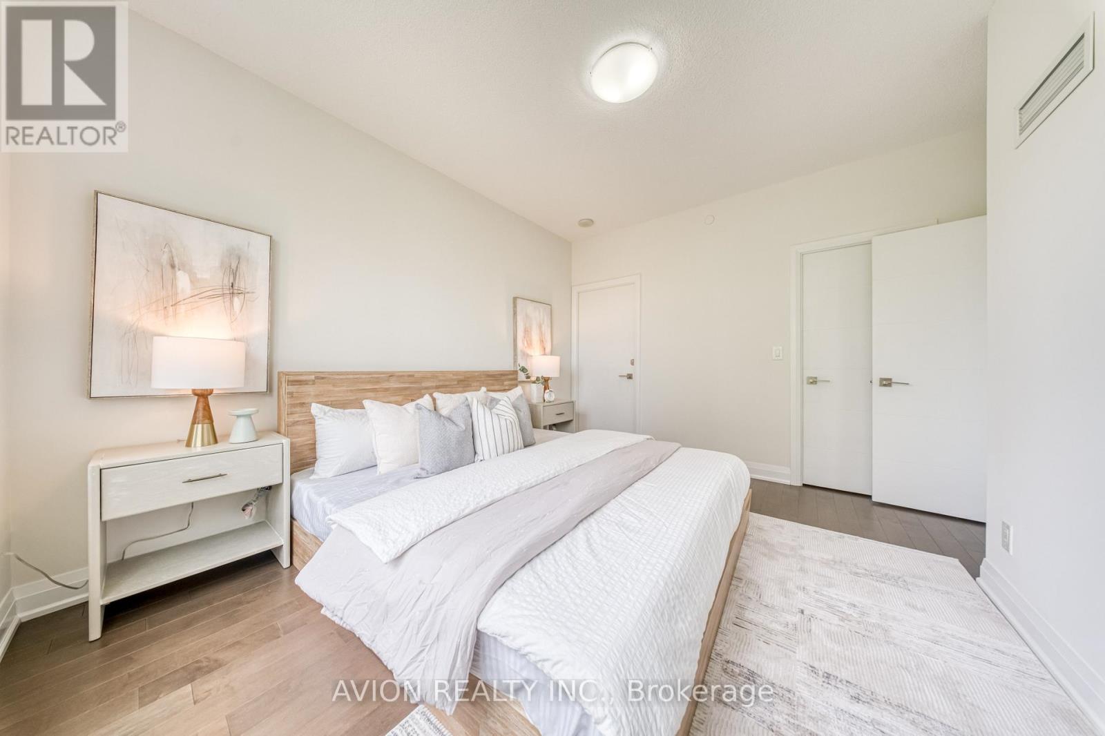 #217 28 UPTOWN DRIVE - 23