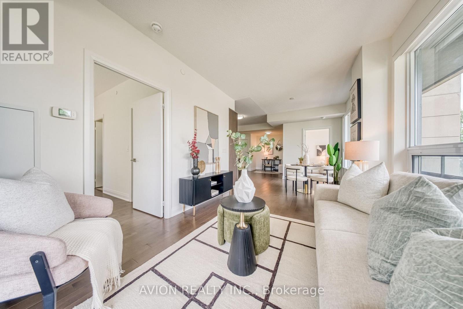 #217 28 UPTOWN DRIVE - 18