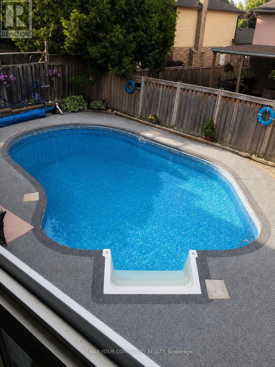 911 FERNDALE CRESCENT - 31