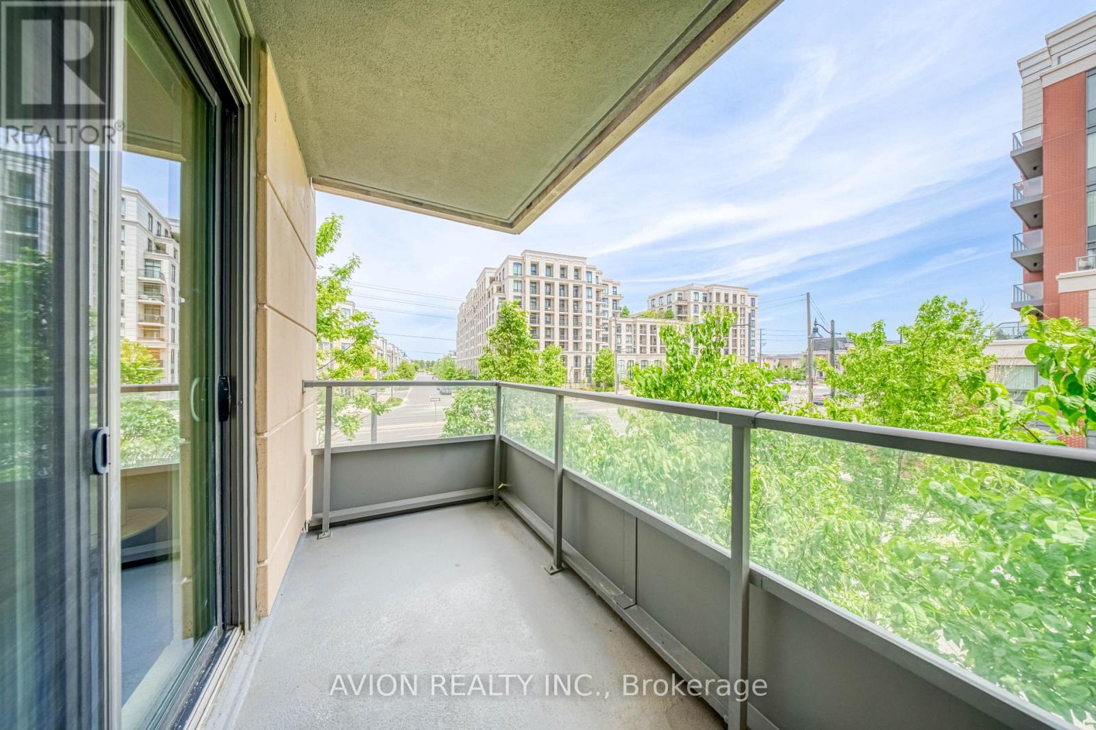 #217 28 UPTOWN DRIVE - 20
