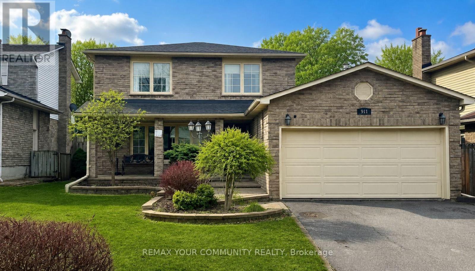 911 FERNDALE CRESCENT - 1